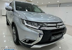 Mitsubishi Outlander 2.4 CVT AWD Sunroof Facelift 2016 Silver